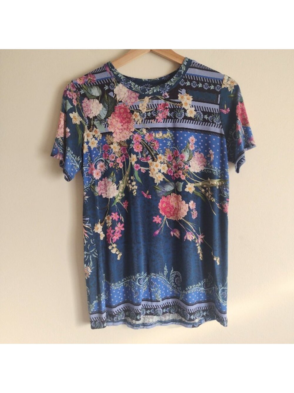Johnny Was Revive Floral Short Sleeve Tee S Blue Bold print w Phoenix Top